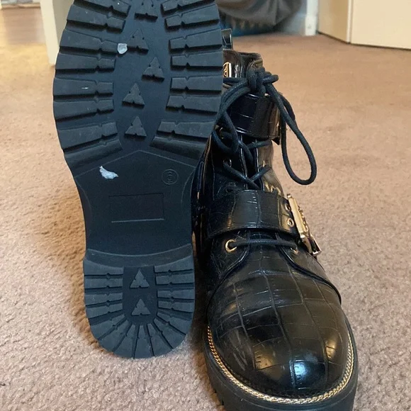 Boots - Picture 4 of 4